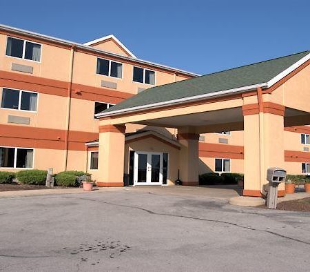 Commodore Perry Inn & Suites Port Clinton Exterior photo