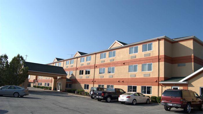 Commodore Perry Inn & Suites Port Clinton Exterior photo